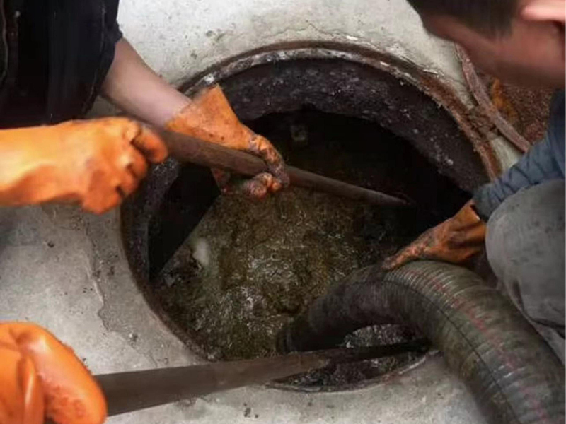 沧源清理化粪池时如何避免沼气的危害?